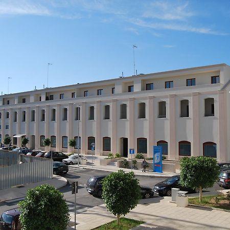 Residence Трани Екстериор снимка