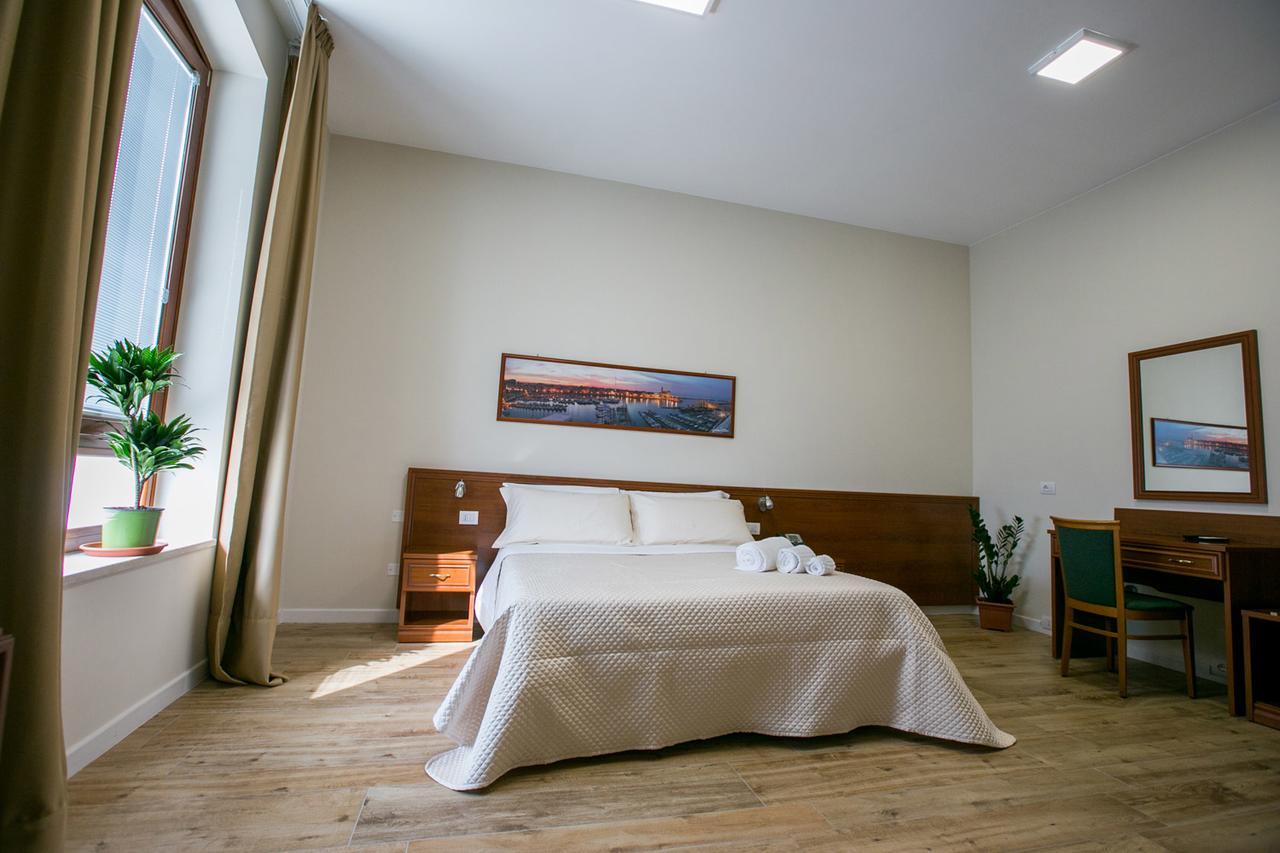 Residence Трани Екстериор снимка