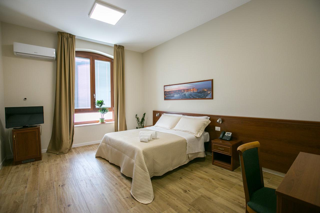 Residence Трани Екстериор снимка