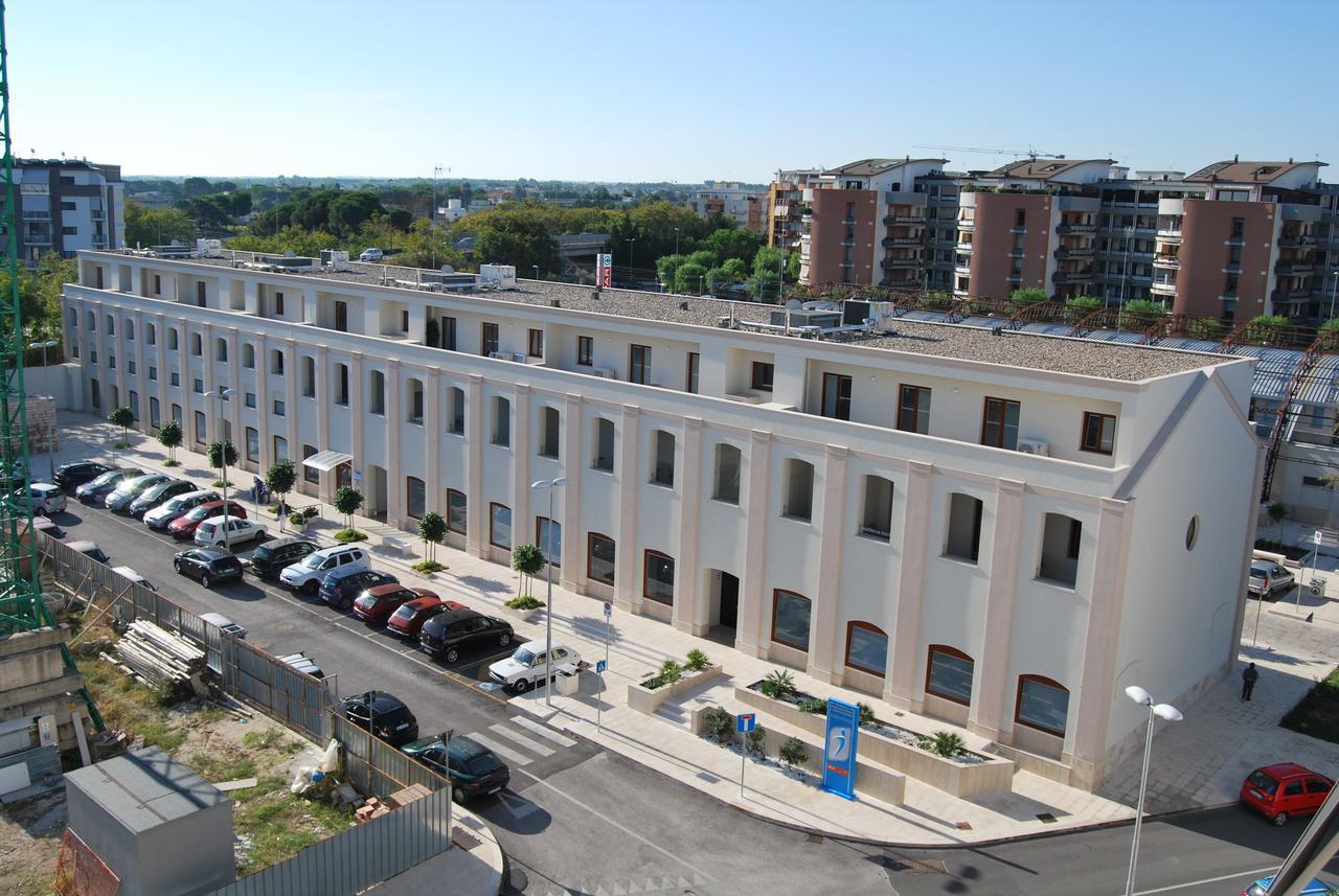 Residence Трани Екстериор снимка