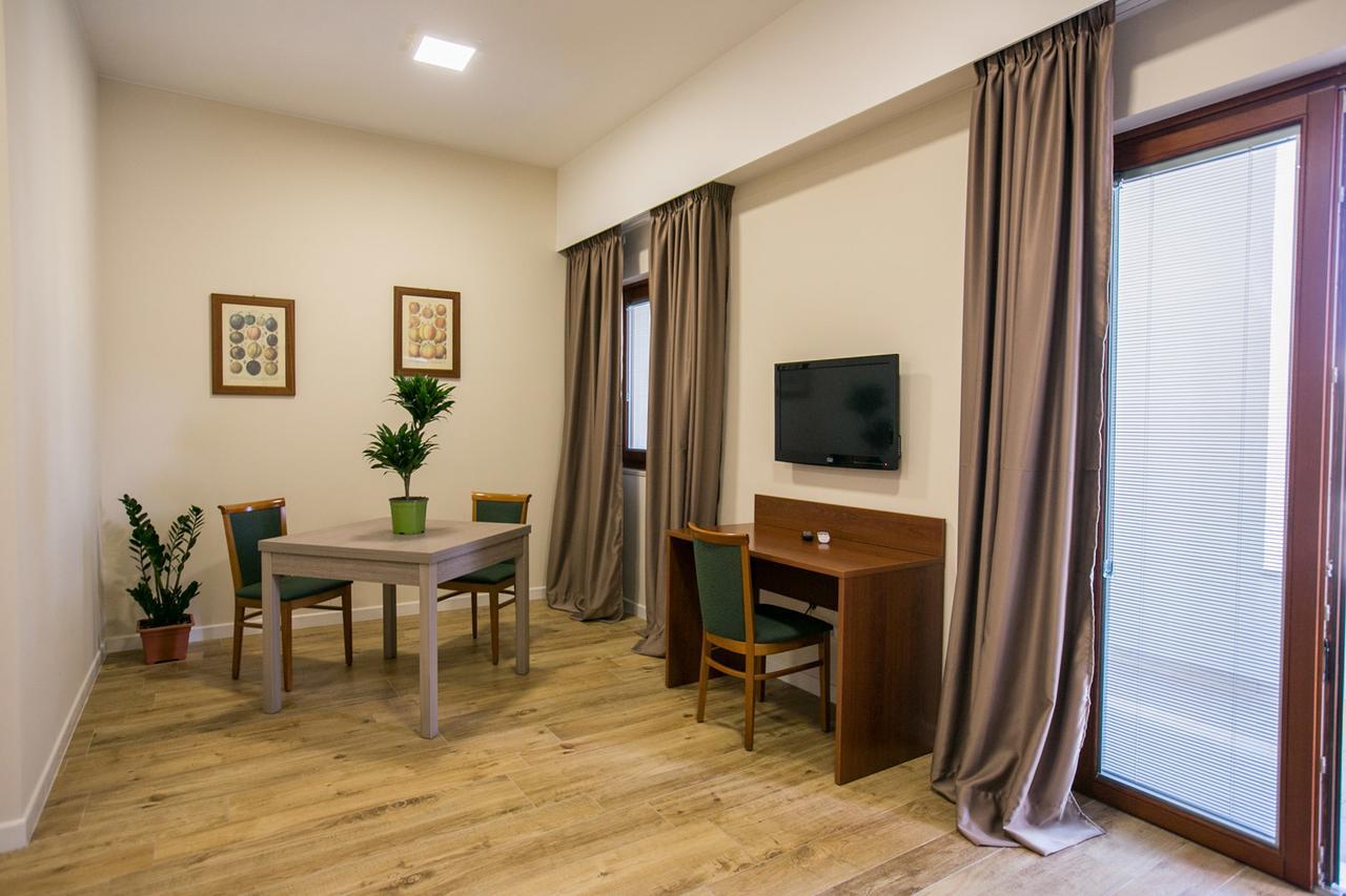 Residence Трани Екстериор снимка